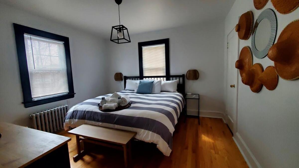 Appartamento The Blue Sapphire 2Br 2 King Beds & Ample Backyard Bridgeport Esterno foto