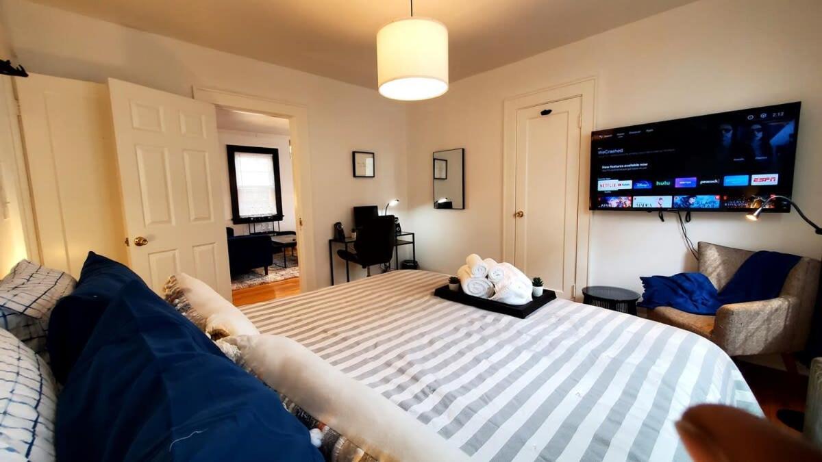 Appartamento The Blue Sapphire 2Br 2 King Beds & Ample Backyard Bridgeport Esterno foto
